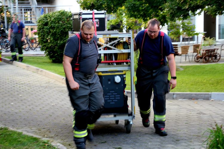 Die Pumpe wird an Ort und Stelle gebracht 